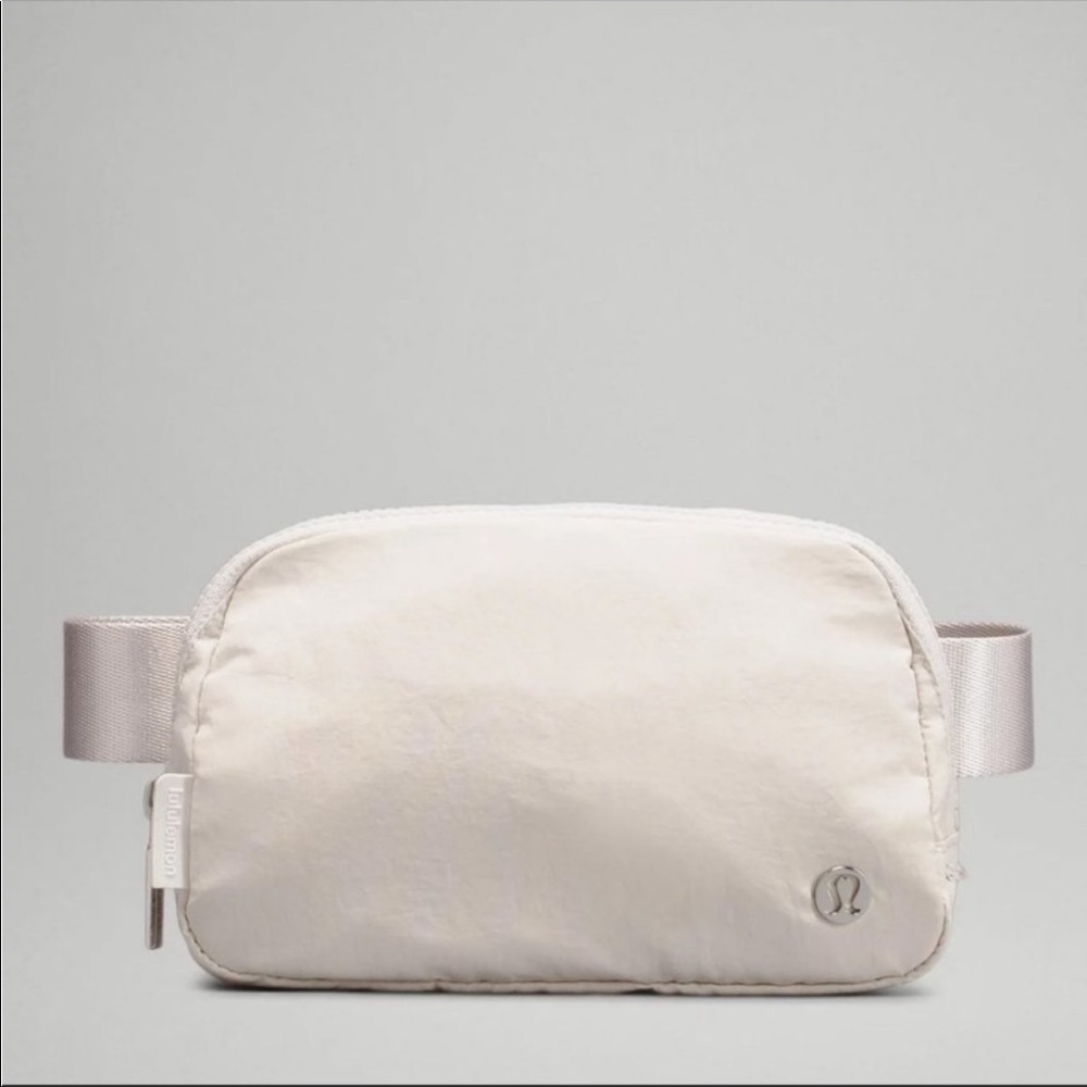 NWT! LULULEMON EVERYWHERE BELT BAG WHITE OPAL